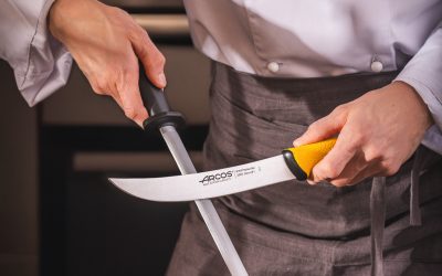 Sharpen a knife step by step with a honing rod