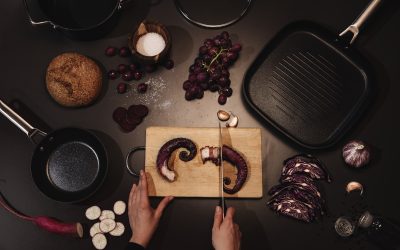 Peut-on utiliser des ustensiles métalliques dans des poêles antiadhésives ?